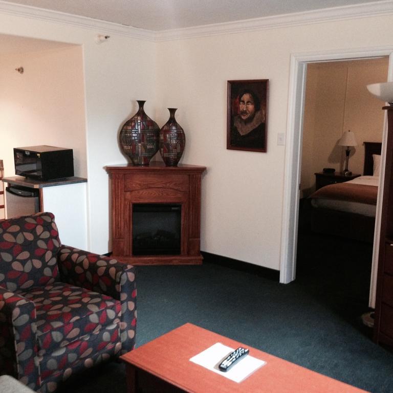 Ptarmigan Inn Hay River Szoba fotó
