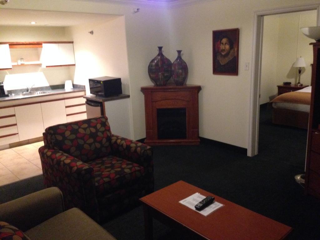 Ptarmigan Inn Hay River Szoba fotó