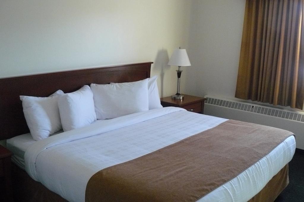 Ptarmigan Inn Hay River Szoba fotó